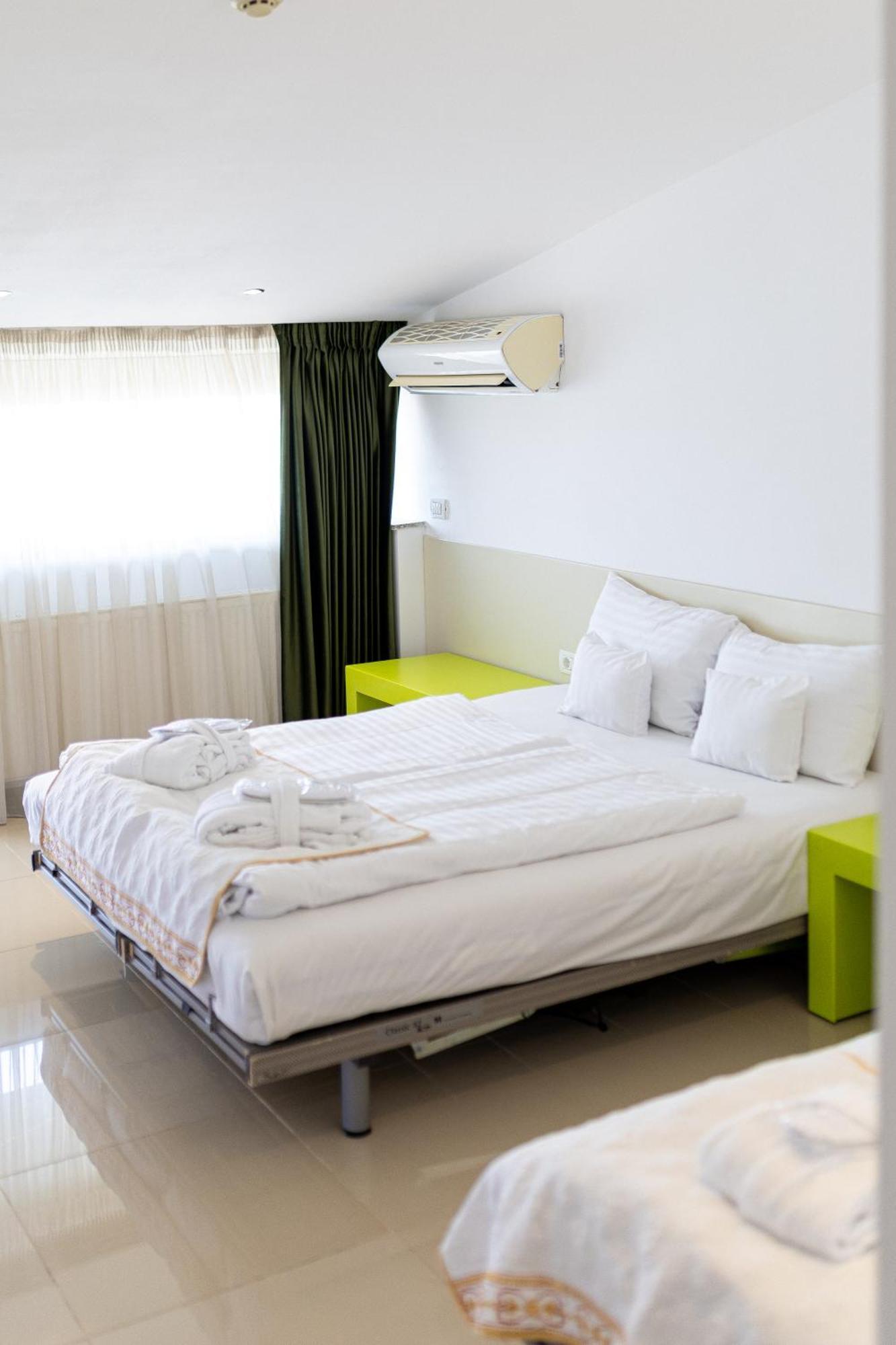 Christina Hotel Bucharest Luaran gambar