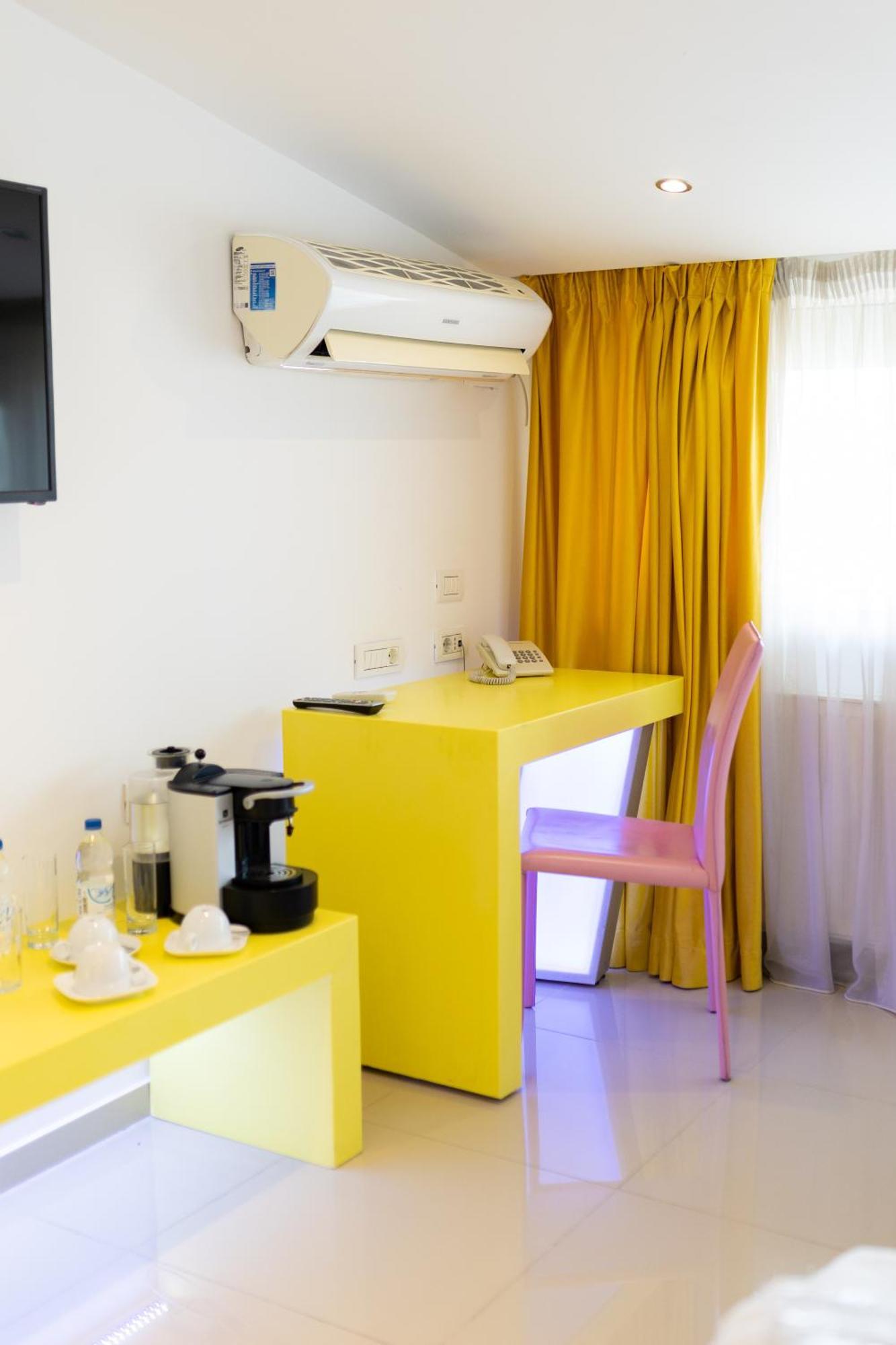 Christina Hotel Bucharest Luaran gambar
